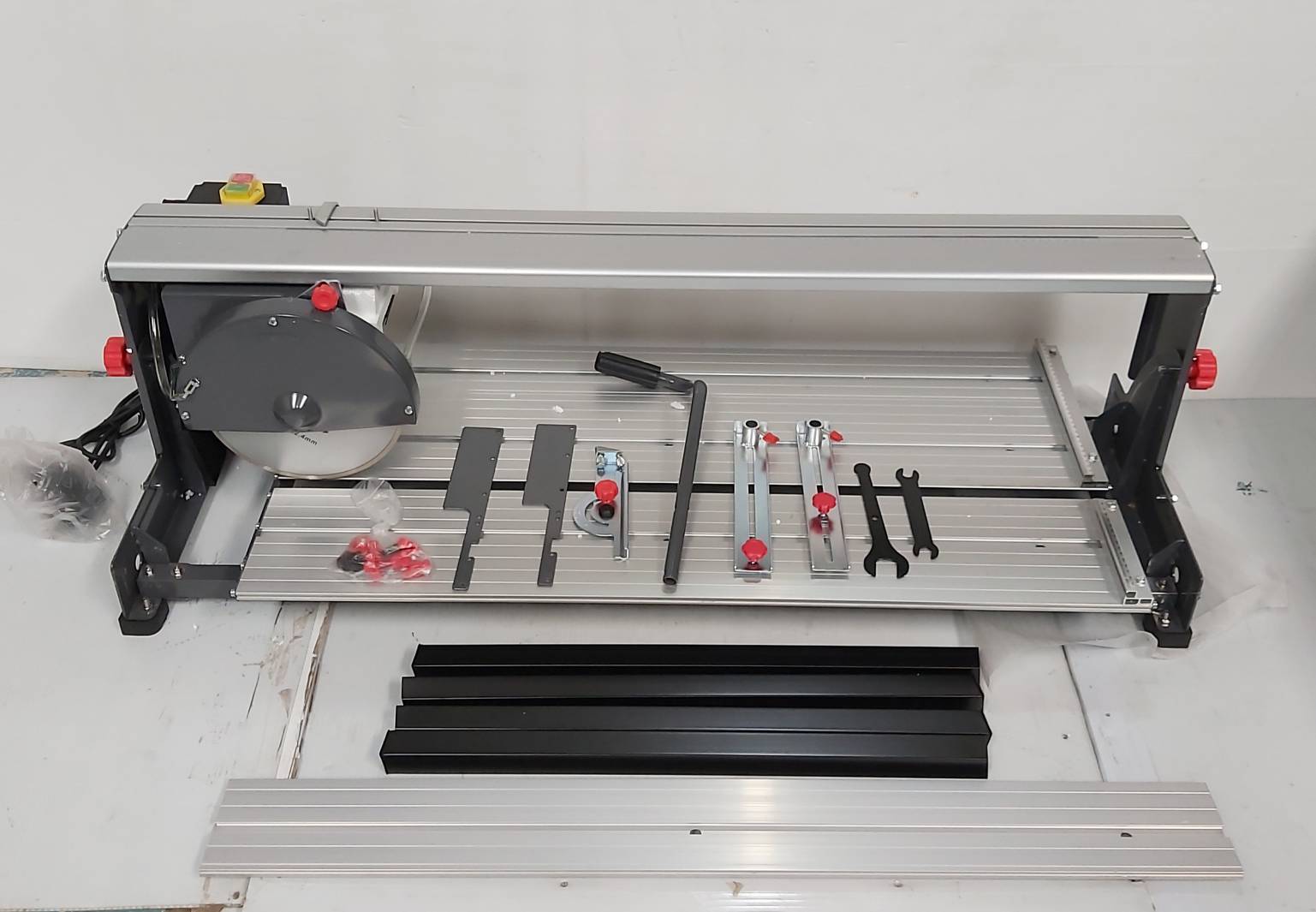 โต๊ะตัดกระเบื้อง36" (90ซม.)ใส่ใบ10" พร้อมขาตั้ง TS6112501 TOTAL