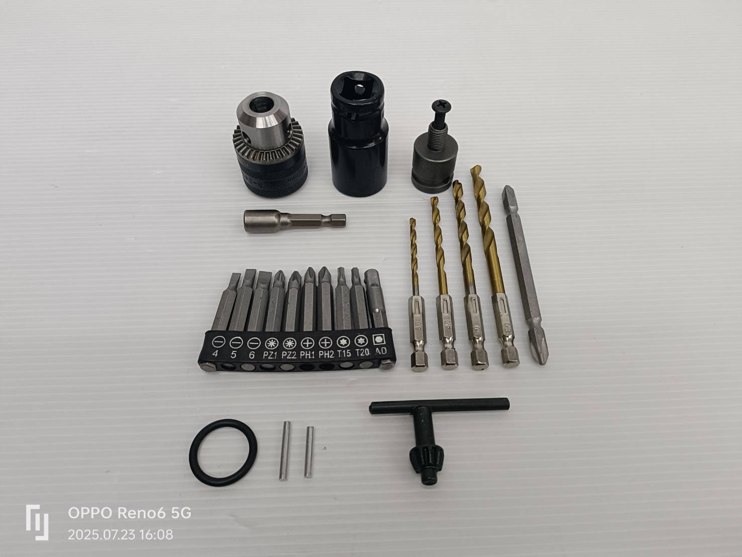 ชุดเซ็ตสว่านไขควงและบล็อกไร้สาย 20V SCCG-100