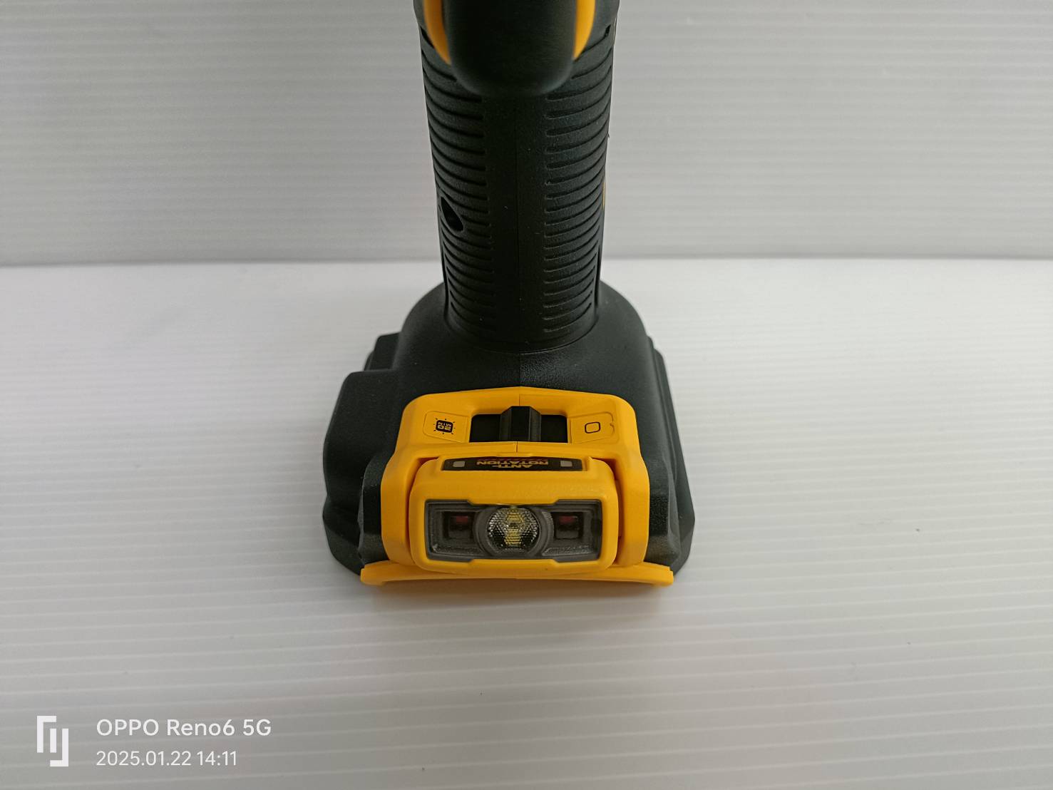 DEWALT สว่านกระแทกไร้สาย 20V DCD806N-B1 (ตัวเปล่า)