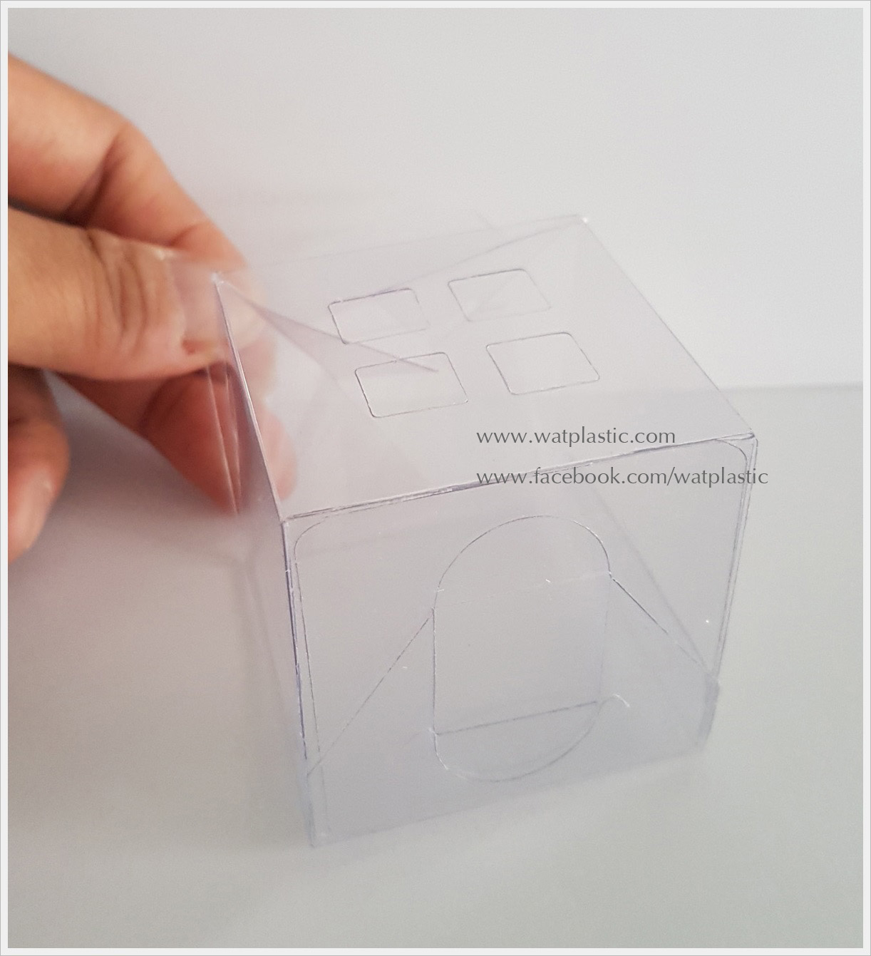 กล่องคัพเค้ก มาการอง 5.1 x 5.1 x 5.1 cm (แบบบ้าน)