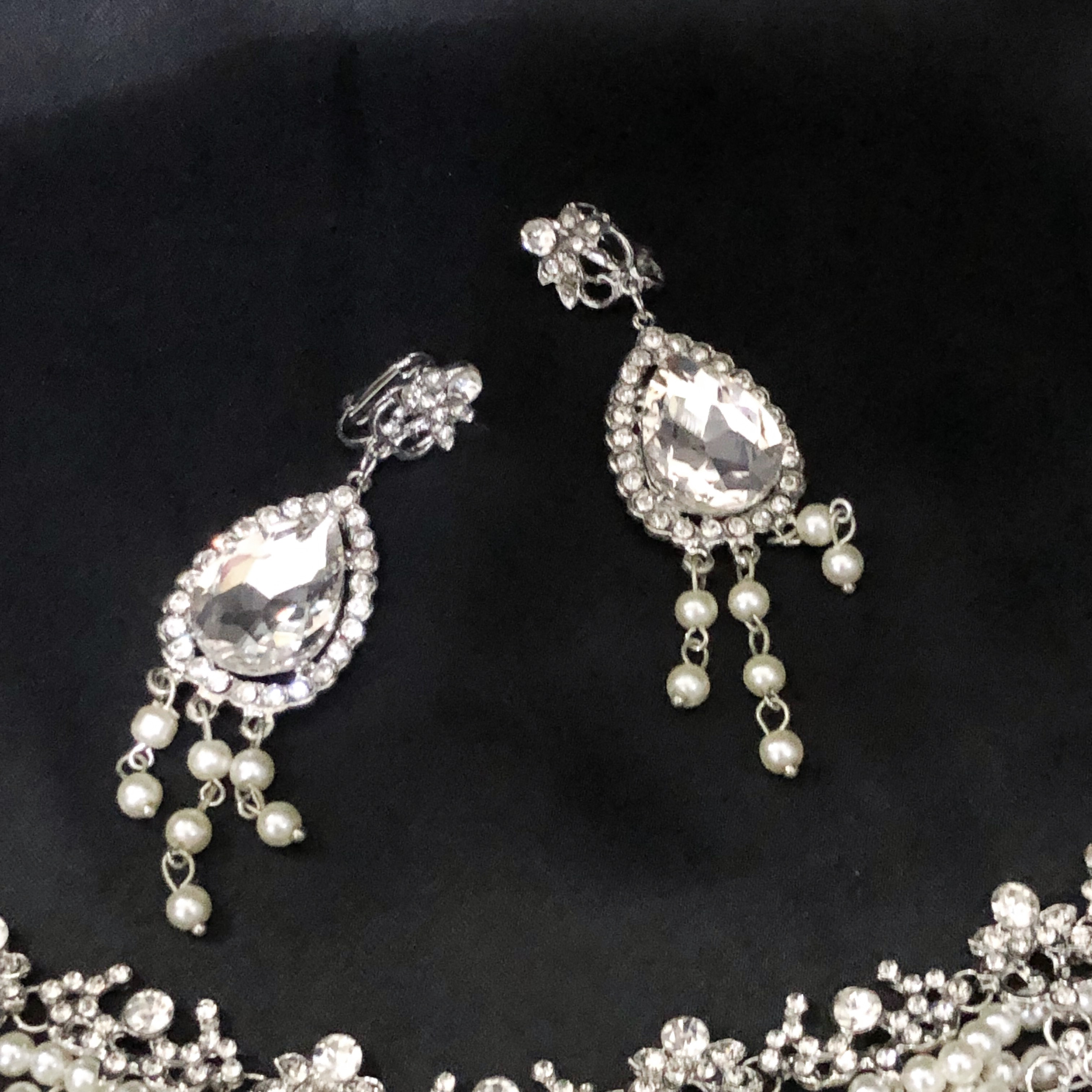 (พร้อมส่ง) สร้อยคอไข่มุก+ต่างหู 089 (หนีบ) สีเงิน