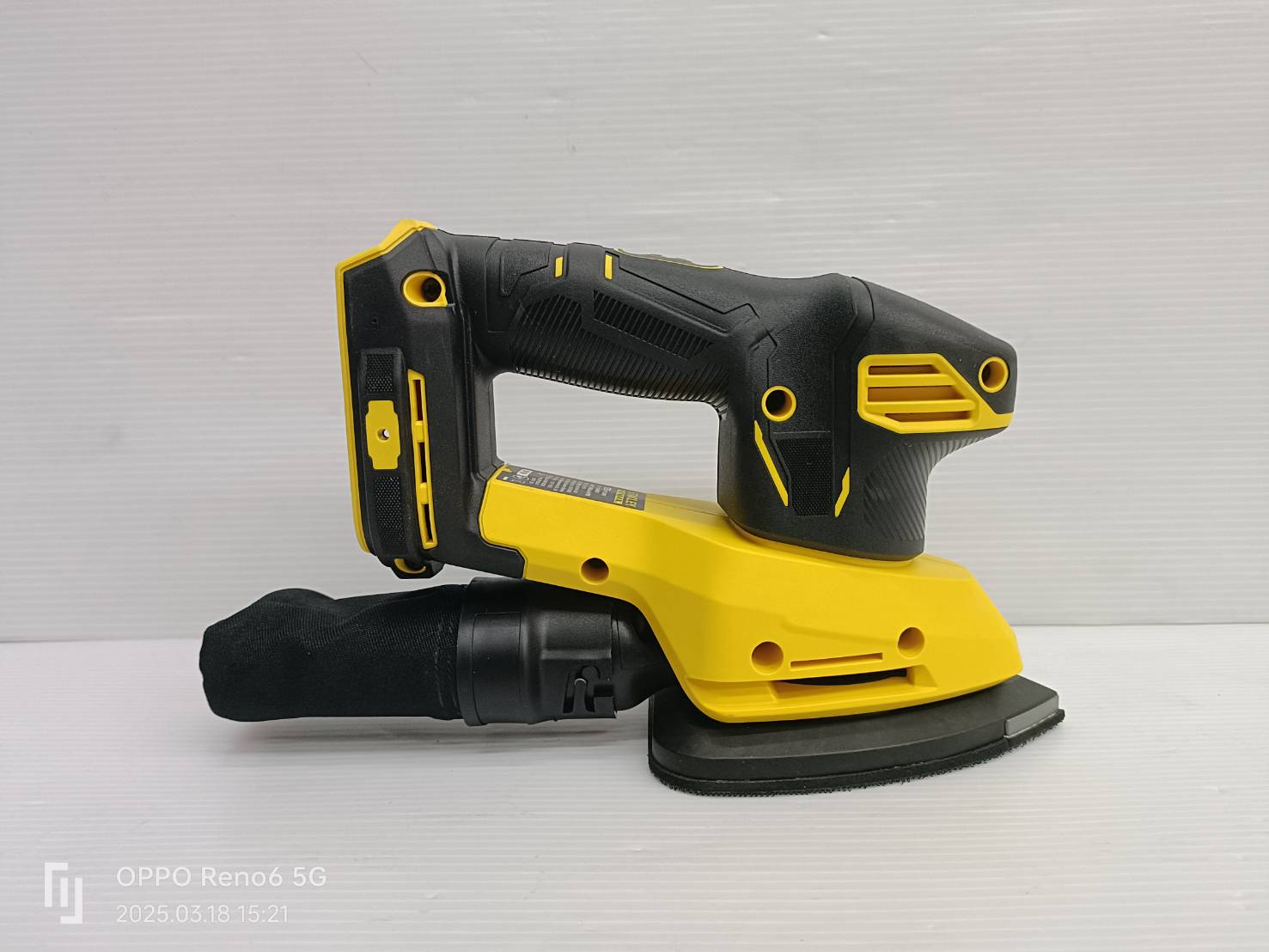 STANLEY รุ่น SCS221-KR เครื่องขัดกระดาษทรายสามเหลี่ยมไร้สาย 20V เฉพาะตัวเครื่อง