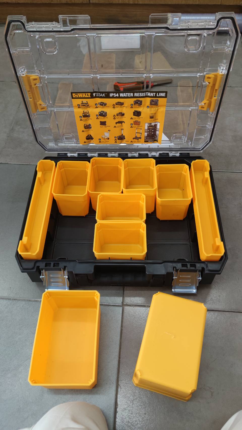 กล่องใส่อุปกรณ์10ช่อง DWST82968-1 DEWALT (T STAK)