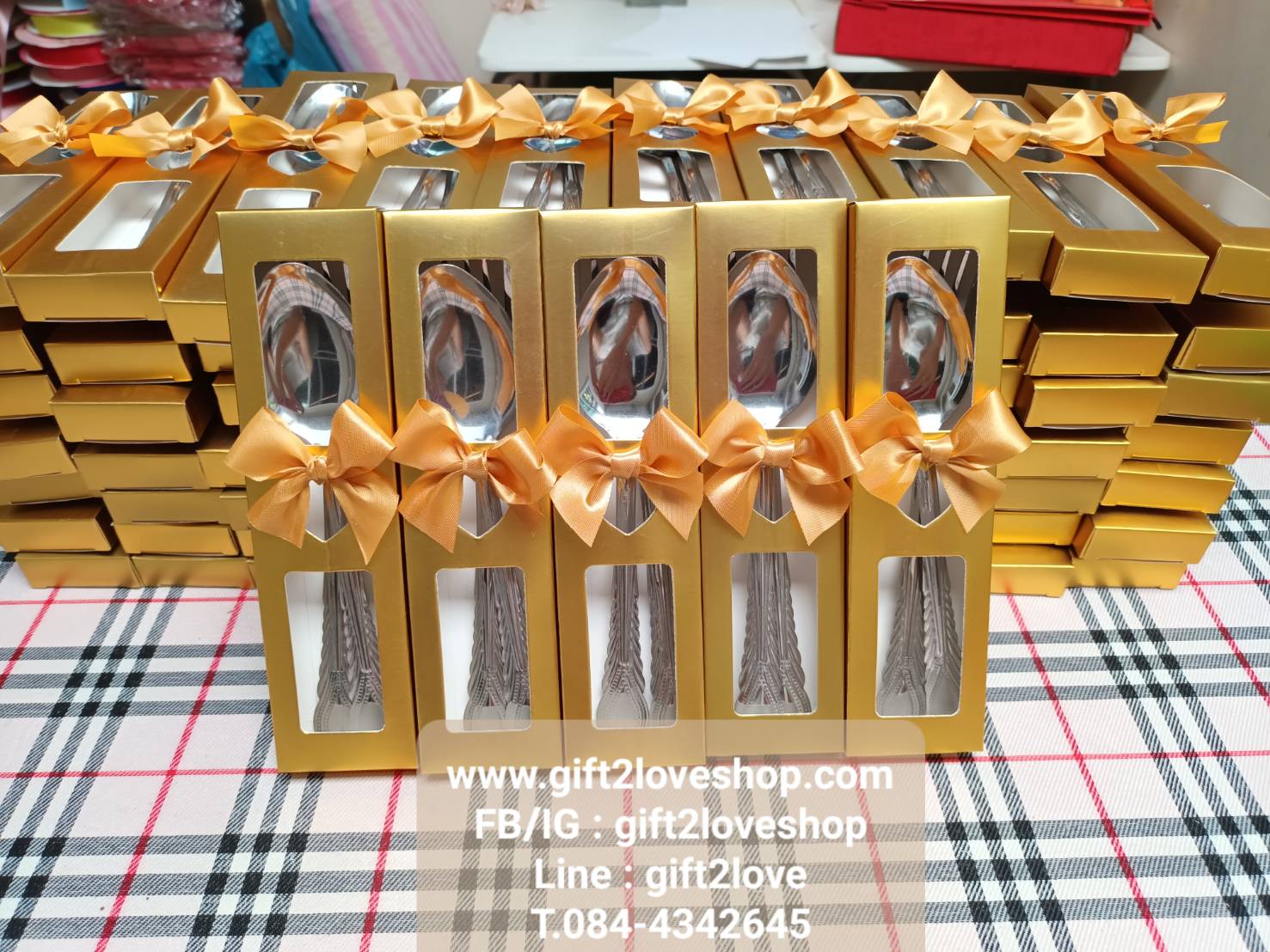 ช้อนส้อมสแตนเลสกล่องทอง