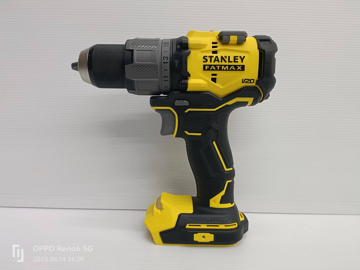 STANLEY สว่านกระแทกไร้สายไร้แปรงถ่านV20 SBD726M1K-B1