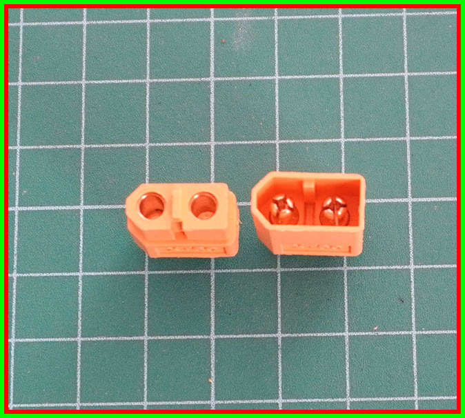 1x คอนเนคเตอร์ XT60 1 คู่ (ตัวผู้ + ตัวเมีย)