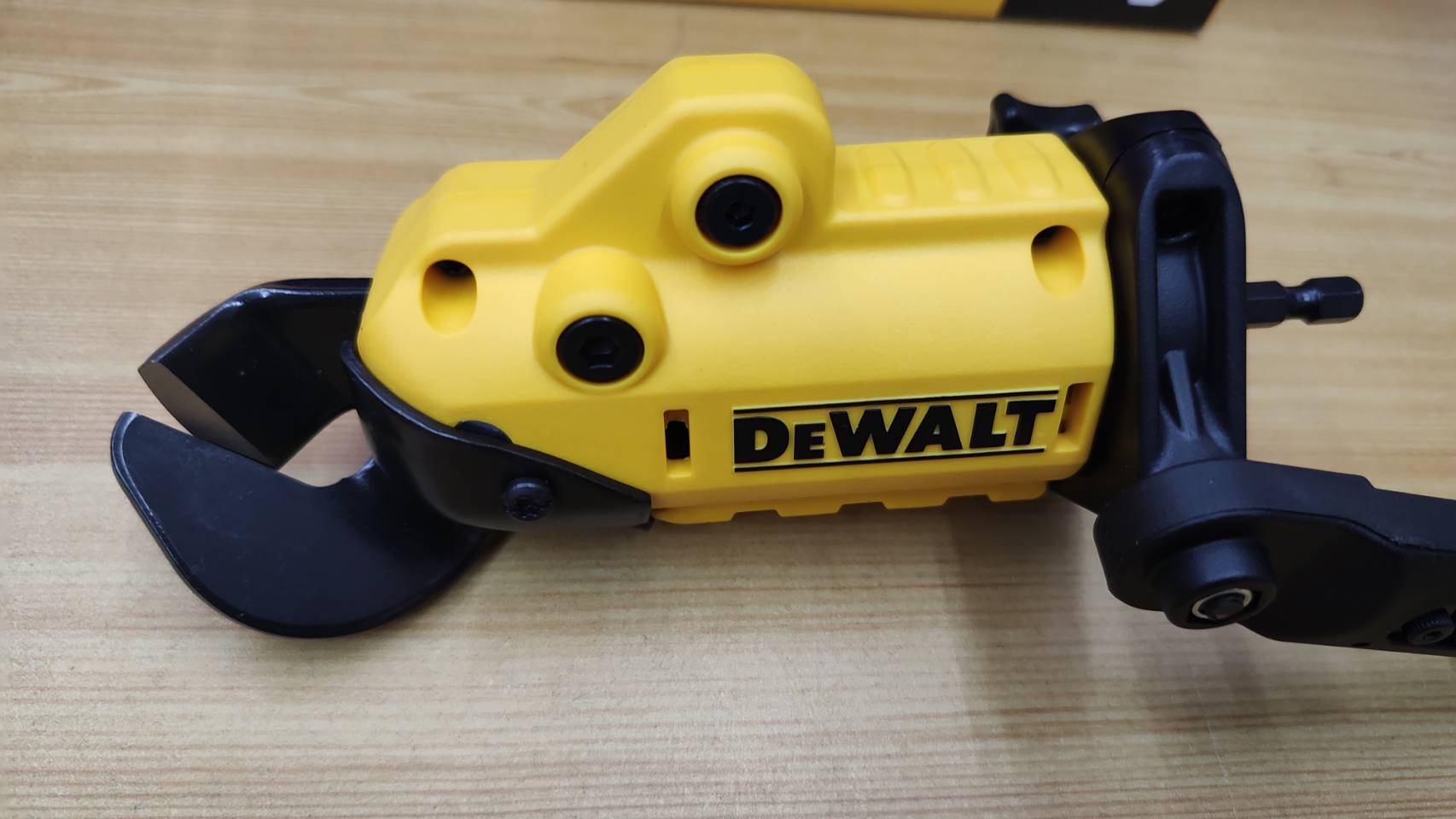 DEWALT อุปกรณ์เสริมสำหรับแปลงเป็นเครื่องตัดแผ่นโลหะ ตัดเมทัลชีท DT70620-QZ