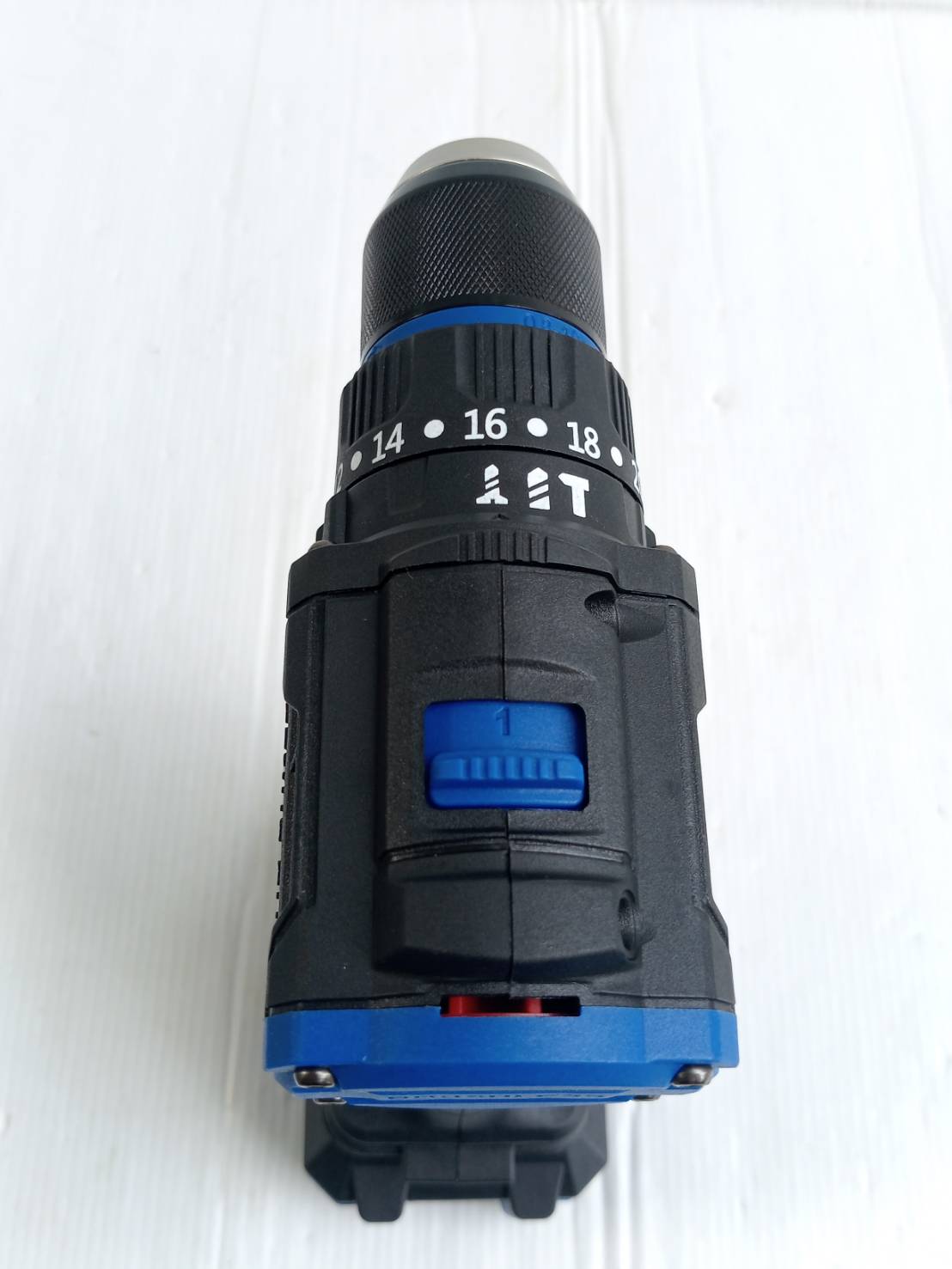 TEXUS BULL รุ่น TX-8241 ชุดสว่านกระแทกและเจียรมือไร้สาย 20V. พร้อมแบตเตอรี่ x4.0/6.0Ah