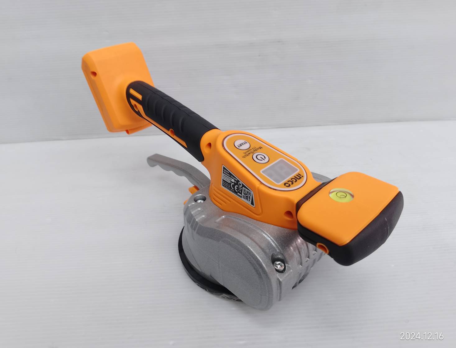 INGCO เครื่องดูดสั่นกระเบื้อง20V CTVLI20101 ครบชุดพร้อมกล่อง