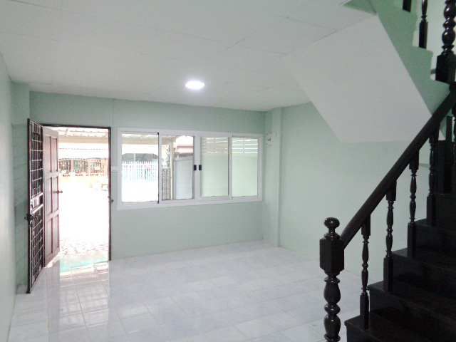 H1123 ขายทาวน์เฮ้าส์ 2 ชั้น 16 ตร.วา หมู่บ้านจินดาทาวน์ หลังมุม รีโนเวทใหม่ ซอยคู้บอน 27 แยก 56 (รามอินทรา กม. 8)