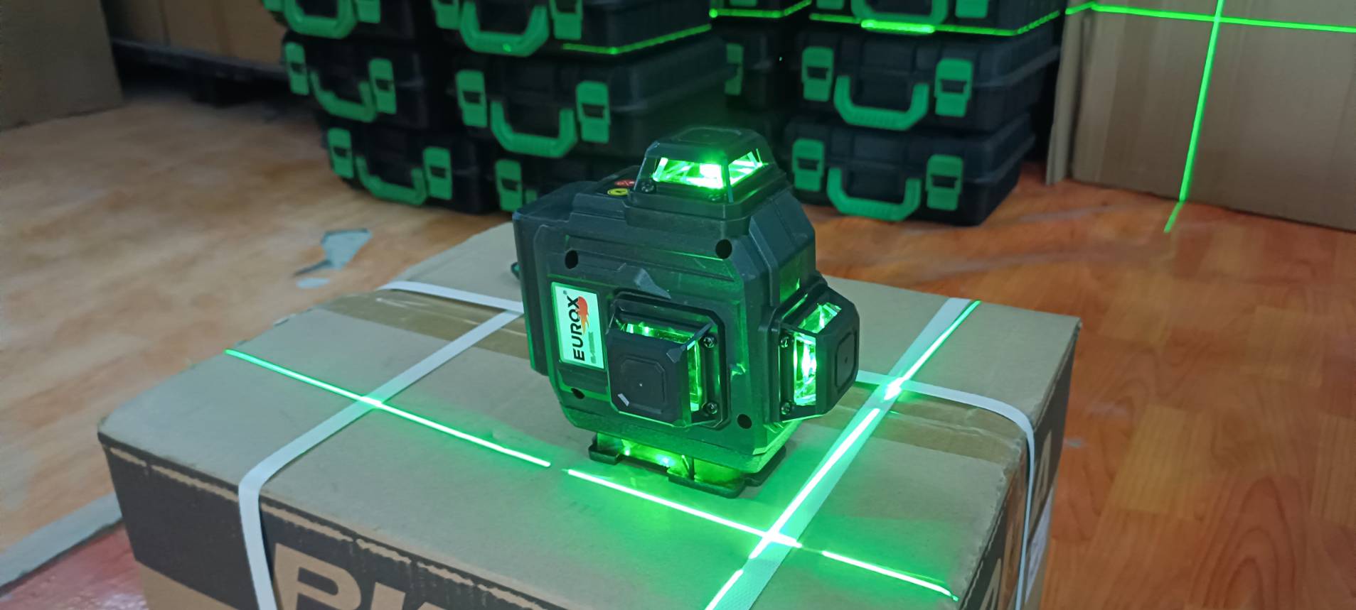 เลเซอร์ระดับ16เส้น แสงเขียว พร้อมขาตั้ง GL-16NSK EUROX