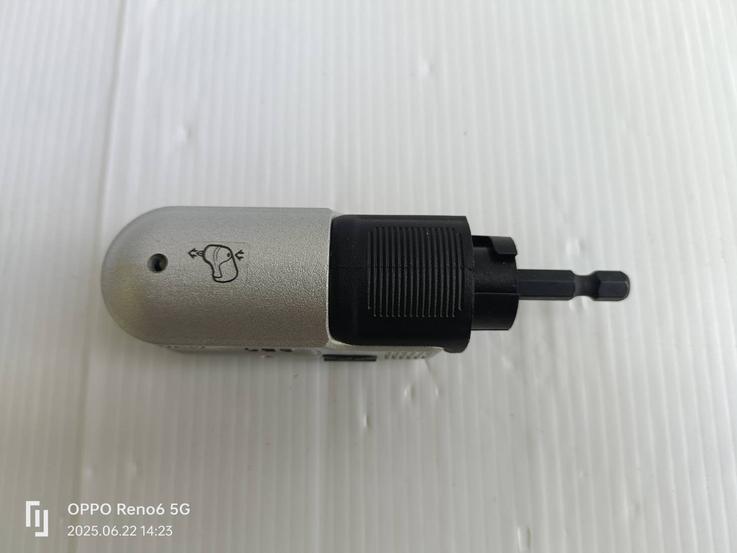 DEWALT DWALRAFT ก้านต่อไขควงมุมฉาก 90 องศา มีไฟLED ชาร์จ TYPE-C