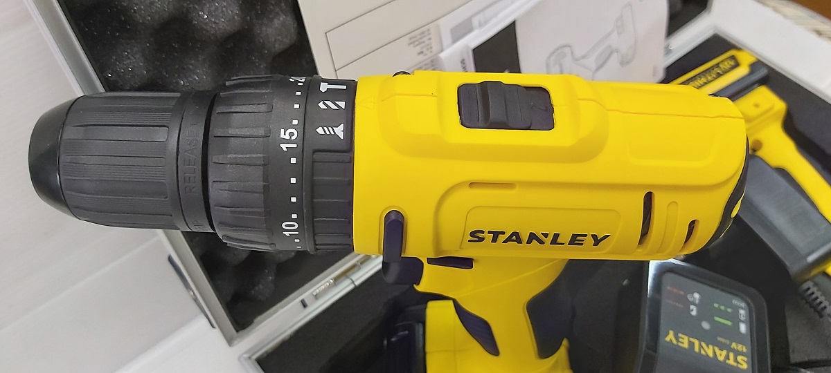 ชุดคอมโบ้สว่านกระแทกไร้สาย+สว่านไขควงไร้สาย12V SCHI121S2FK STANLEY