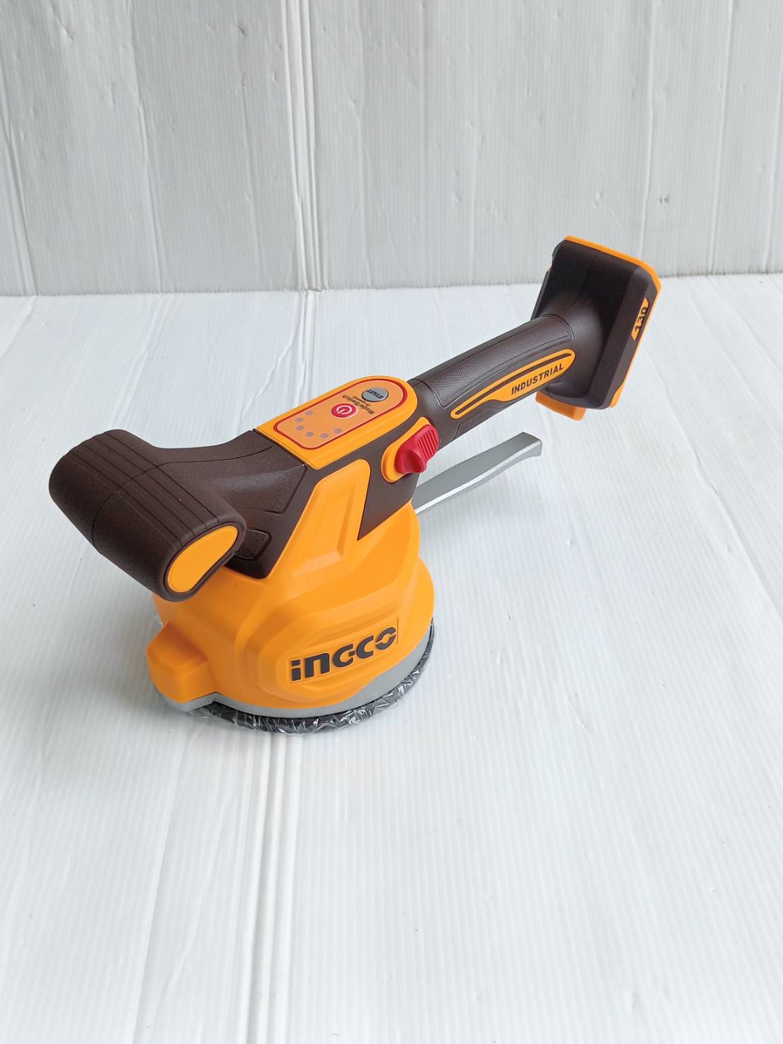 INGCO เครื่องดูดสั่นกระเบื้องไร้สาย 20 โวลต์ รุ่น CTVLI20018 แรงดูดกระเบื้องสูง 60 กก. รวมแบตเตอรี่และแท่นชาร์จ