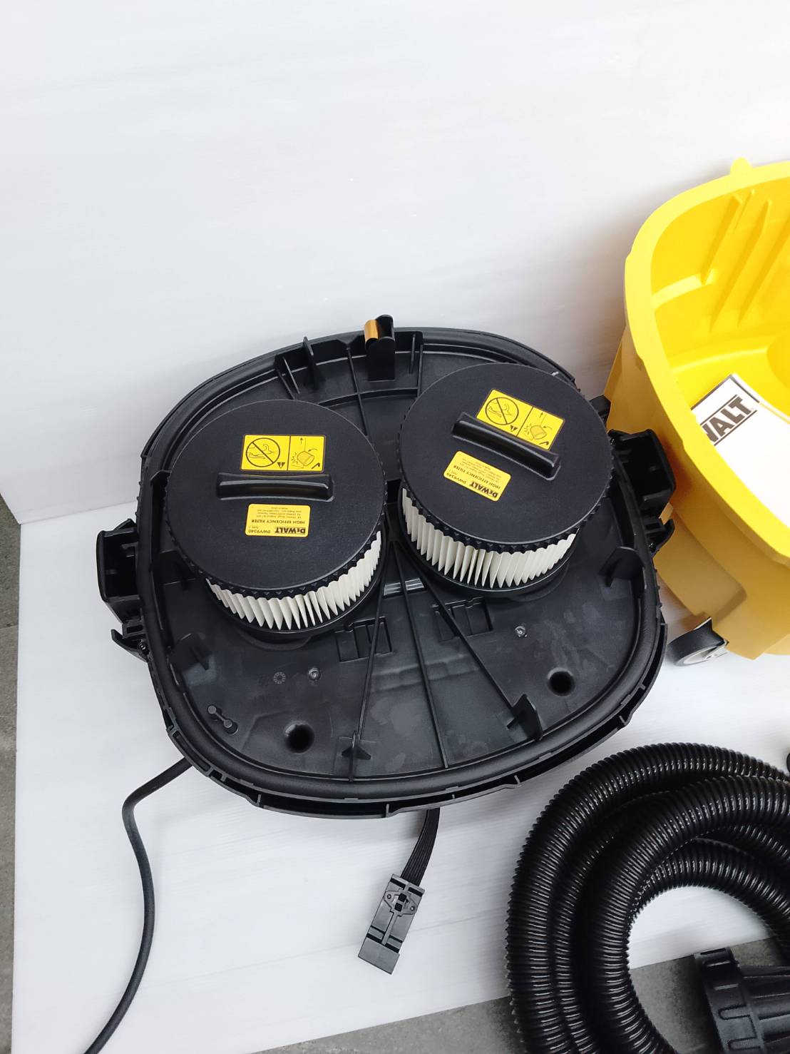 DEWALT รุ่น DWV901L-QS เครื่องดูดฝุ่นแห้งเปียก 30 ลิตร 1400 วัตต์