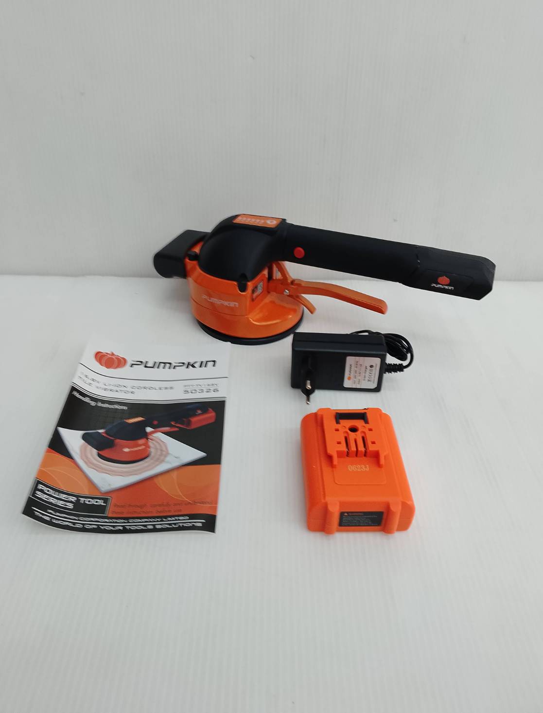 เครื่องดูดสั่นกระเบื้อง16.8V PTT-TV168V PUMPKIN #50326