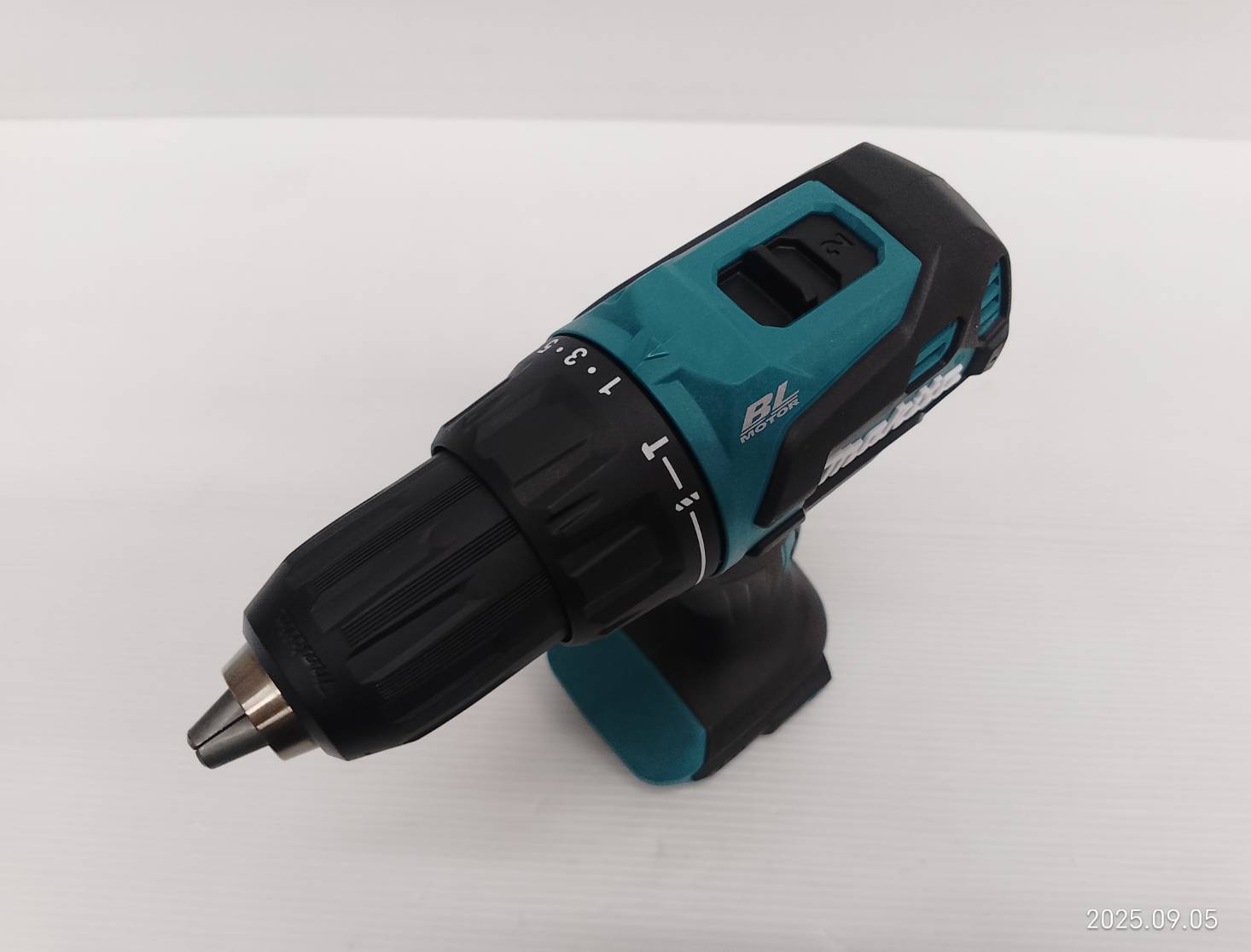 สว่านกระแทกแบตเตอรี่ 13mm (1/2″) 18V DHP490WVE MAKITA