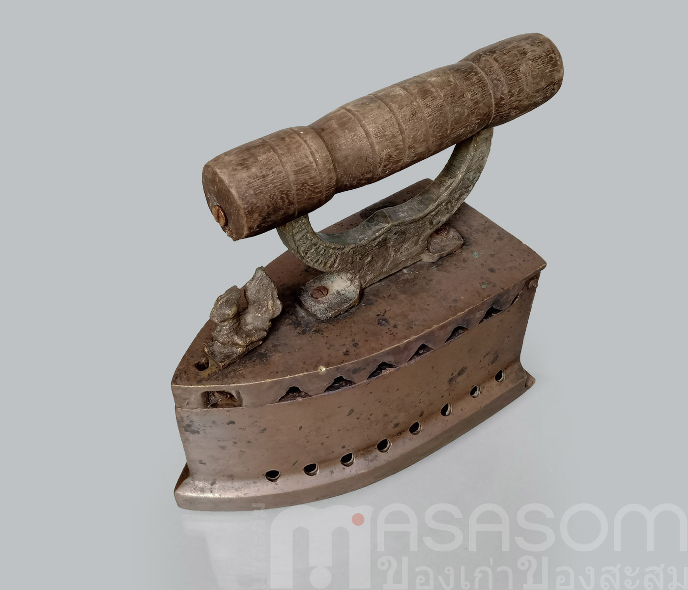 เตารีดทองเหลืองโบราณ