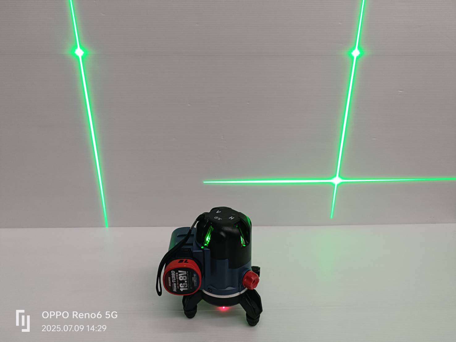 MASARU SMLG-335 เครื่องวัดระดับเลเซอร์แบบแสงสีเขียว 5 เส้น 16.8V (ไม่รวมขาตั้ง)