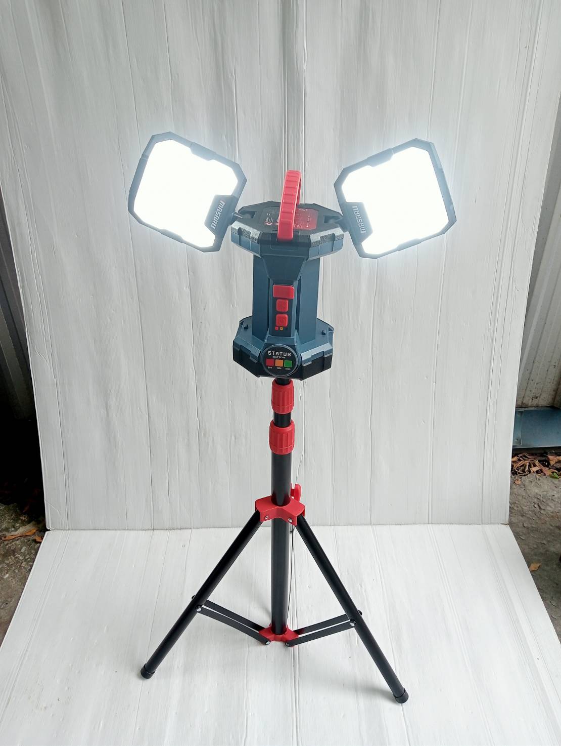 MASARU ไฟฉายสปอร์ตไลท์ SCLF-920-B1 ไฟสปอร์ตไลท์ไร้สาย 2IN1 กันน้ำ มีขาตั้ง พกพาสะดวก ปรับได้ 4 ระดับ