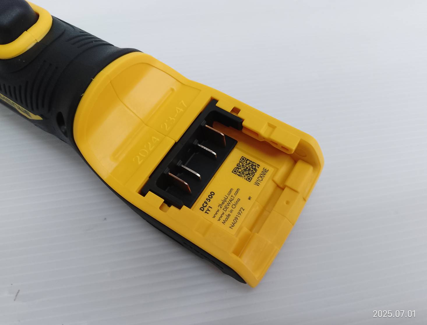 DEWALT ประแจบล็อก1/4-3/8 นิ้ว 12V DCF500N-XJ ด้ามสั้น (ตัวเปล่า)