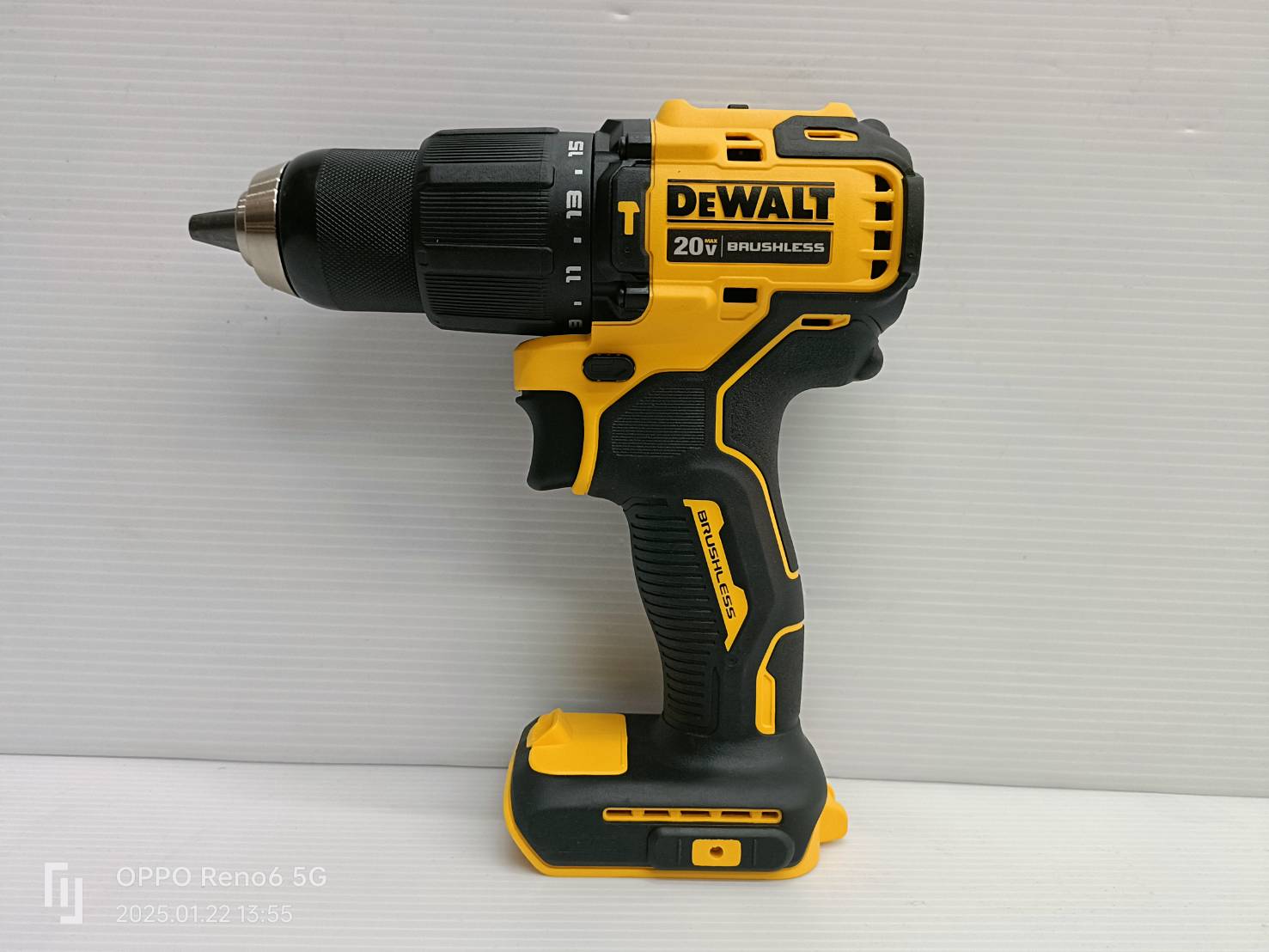 DEWALT สว่านกระแทกไร้สาย 20V DCD709P2T-B1