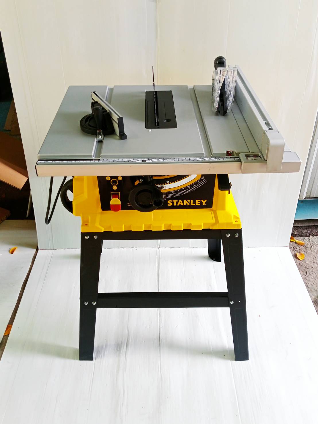 โต๊ะแท่นเลื่อย10" SST2001-B1 STANLEY