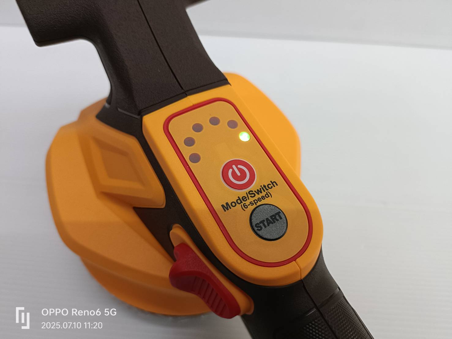 INGCO เครื่องดูดสั่นกระเบื้อง20V CTVLI20015 ครบชุดพร้อมกล่อง