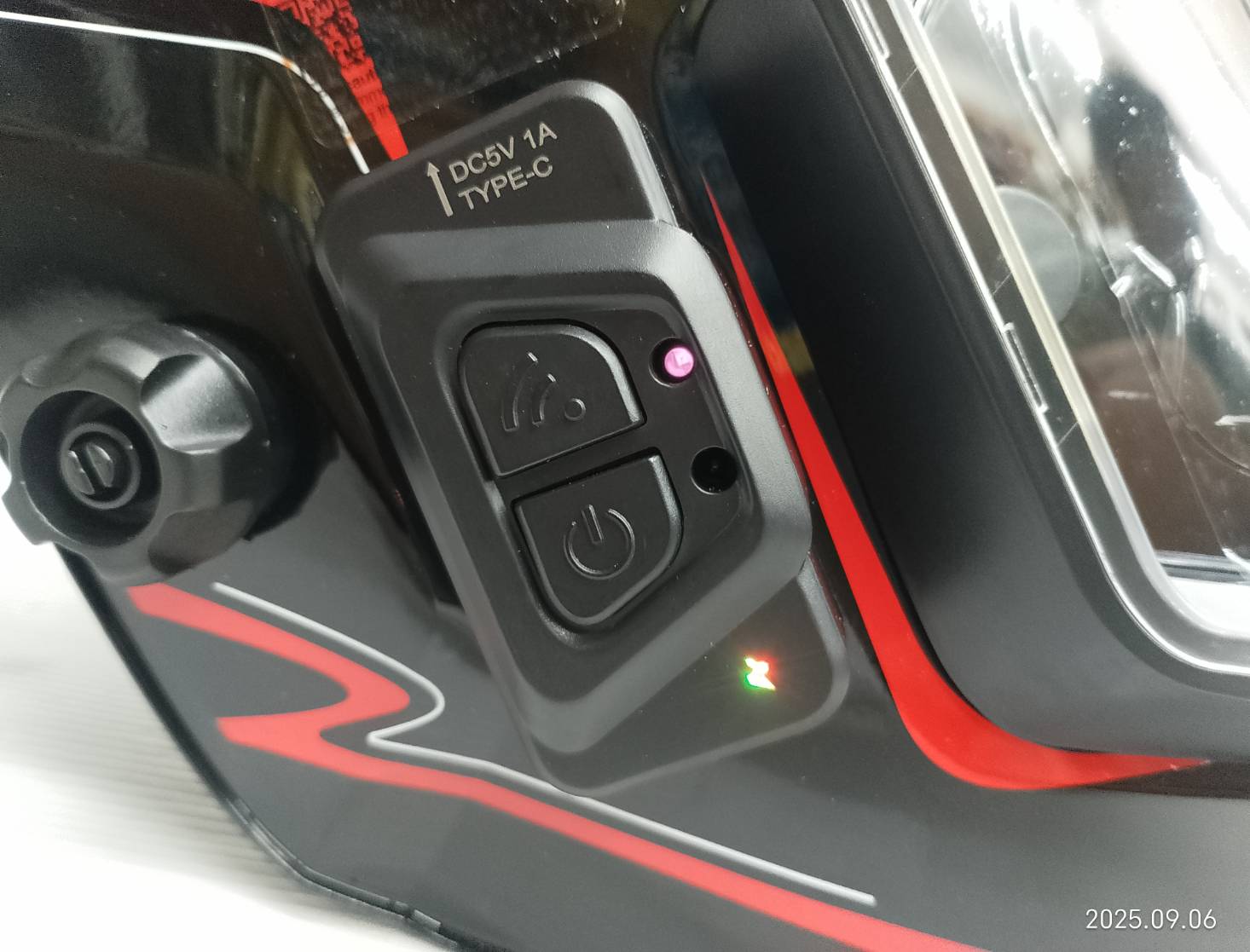 ANDELI หน้ากากเชื่อมอัตโนมัติ ให้สีจริง ปรับเฉดได้ พร้อมไฟ LED ทันสมัยแบตเตอรี่ชาร์จไฟได้ MONER-950L 142-1031