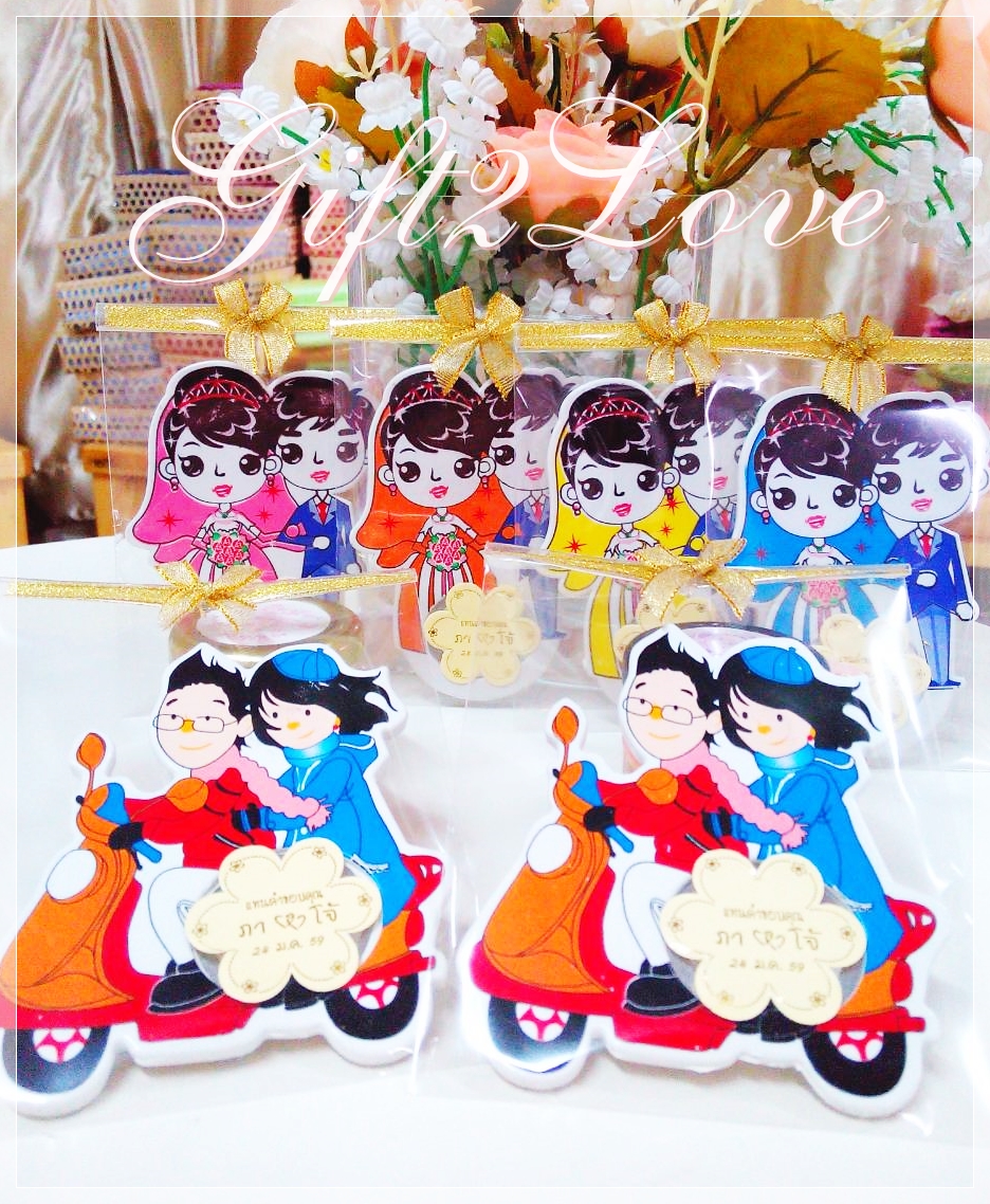 ที่เปิดขวดMagnetลายบ่าวสาวขับเวสป้า แพคถุงพลาสติก