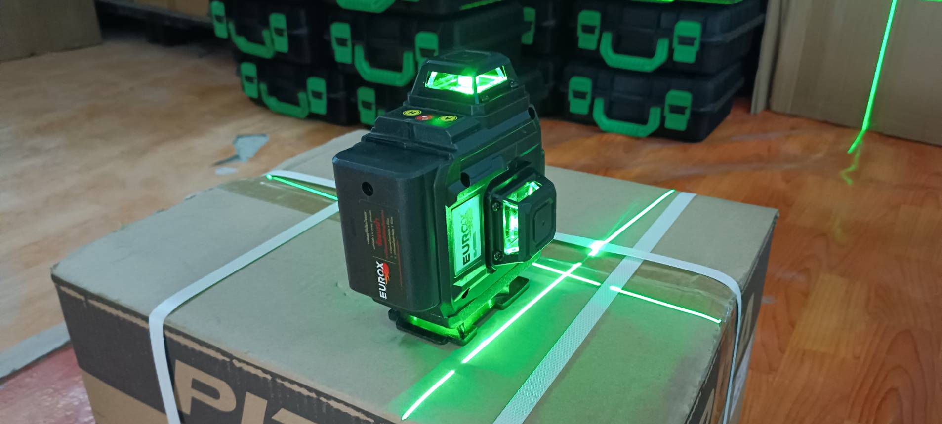 เลเซอร์ระดับ16เส้น แสงเขียว พร้อมขาตั้ง GL-16NSK EUROX