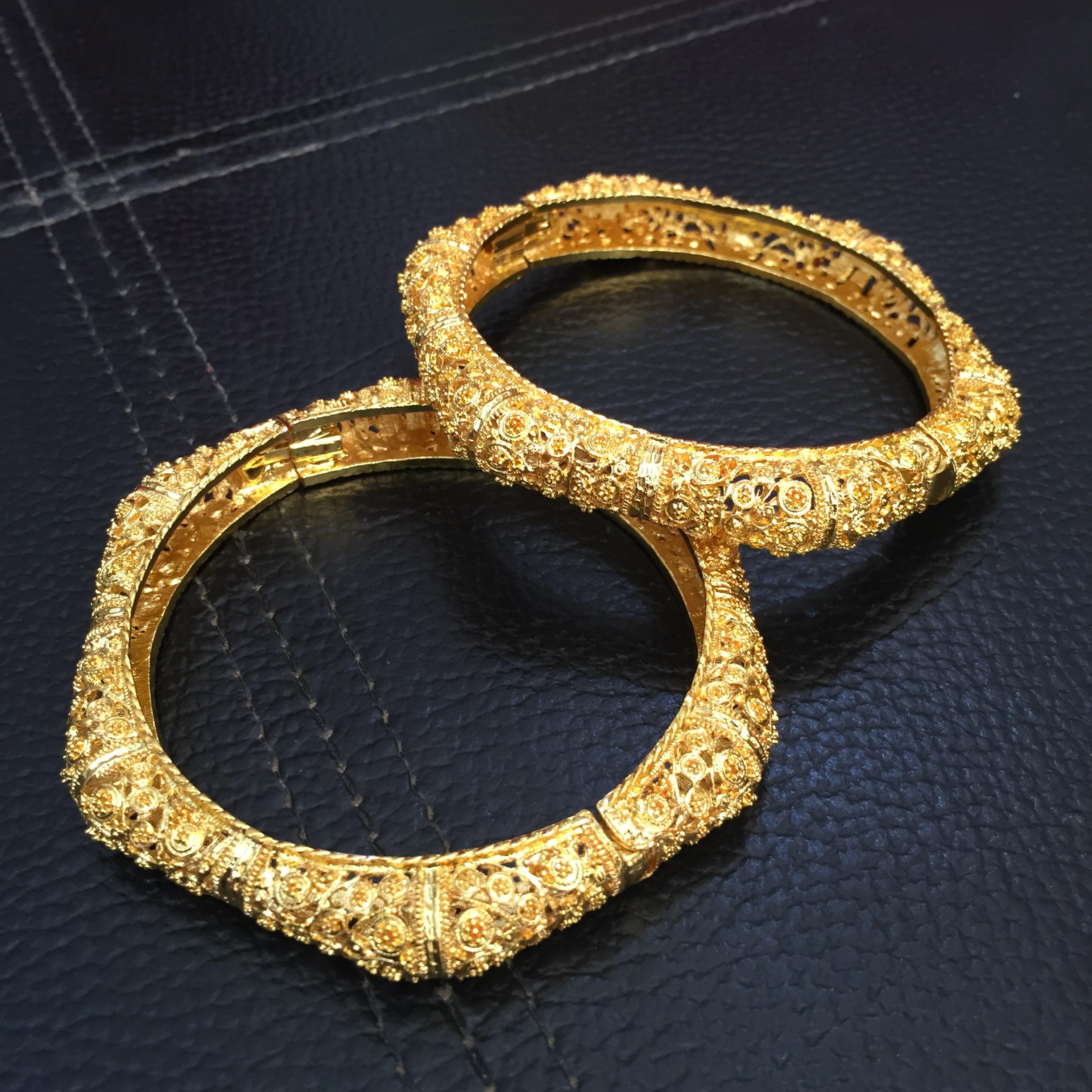 (พร้อมส่ง) กำไลทองขายเป็นคู่ 010