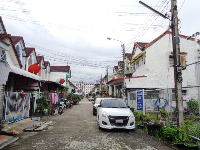 H1122 ขายทาวน์เฮ้าส์ 2ชั้น 16 ตร.วา หมู่บ้านราณี ซอยนวมิทร์ 135 แยก2-2 แขวงนวลจันทร์ เขตบึงกุ่ม 2นอน 2น้ำ ใกล้แม็กซ์แวลลู นวมิทร์