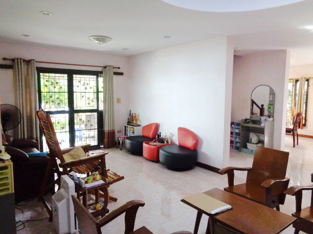 H1200 ขายบ้านเดี่ยว หมู่บ้านนันท์นลิน ปาร์คโอม เฟส1 75 ตร.วา อยู่ถนนคู้คลองสิบ หนองจอก กรุงเทพฯ ทำเลดี หน้าบ้านโล่ง ตรงข้ามถนนเป็นคลอง