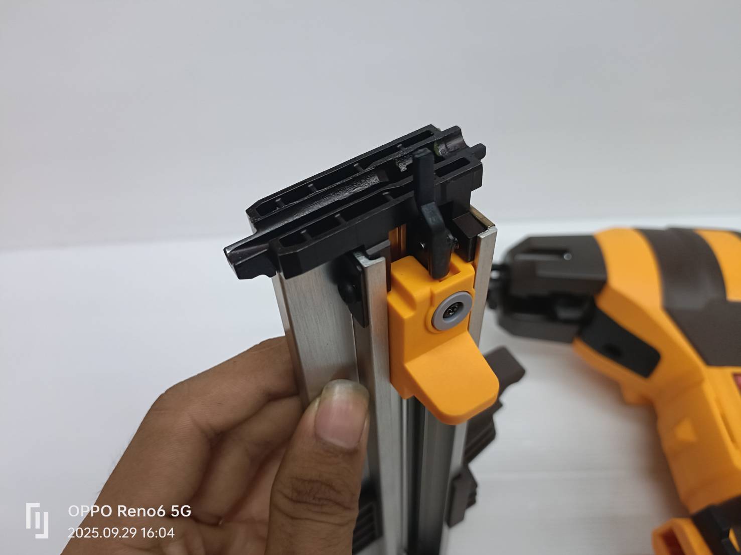 INGCO เครื่องยิงตะปูคอนกรีต40มม 20V CCNLI9005 (ตัวเปล่า)