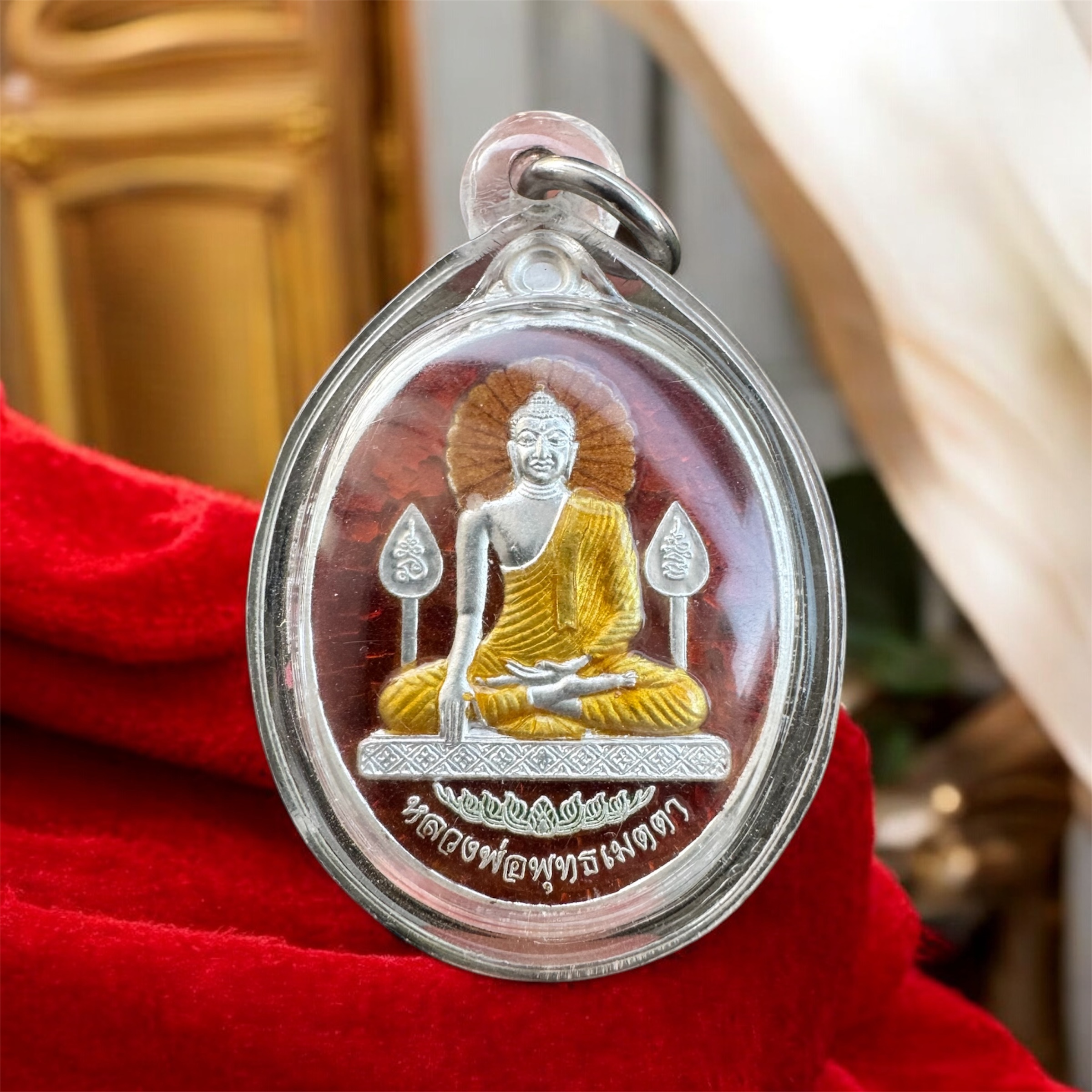 เหรียญหลวงพ่อพุทธเมตตา วัดคัมภีร์โรอนุสรณ์ เนื้อเงินลงยา เลี่ยมกันน้ำอย่างดี พระพุทธรูปศักดิ์สิทธิ์แห่งจังหวัดมุกดาหาร รุ่นแรก ปี58