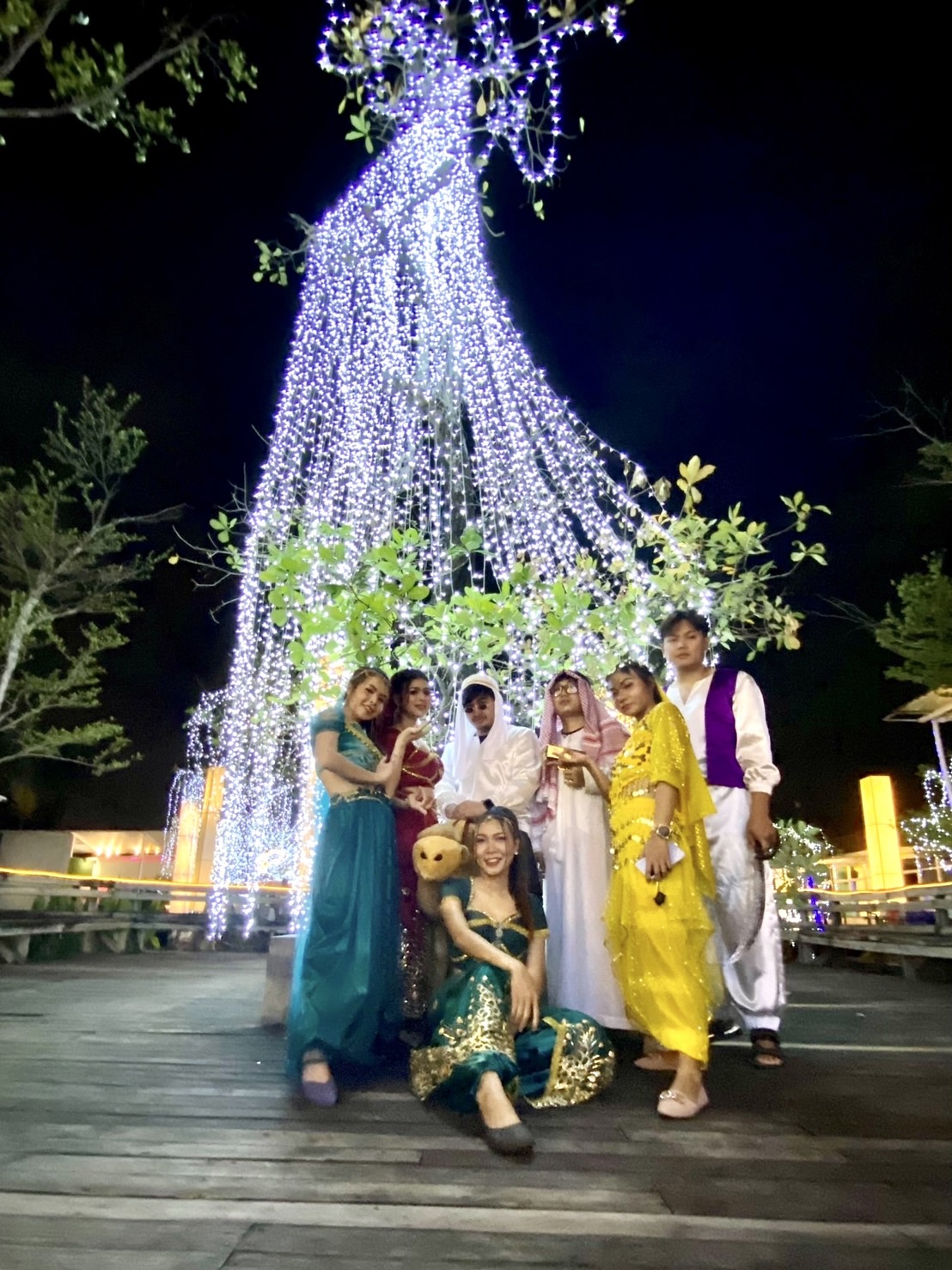 ชุดอาหรับดูไบ / ชุดเศรษฐีดูไบ / ชุดชีค / ชุดอาหรับ / ชุดดูไบ พร้อมปืนยิงแบงค์ และพร๊อพ