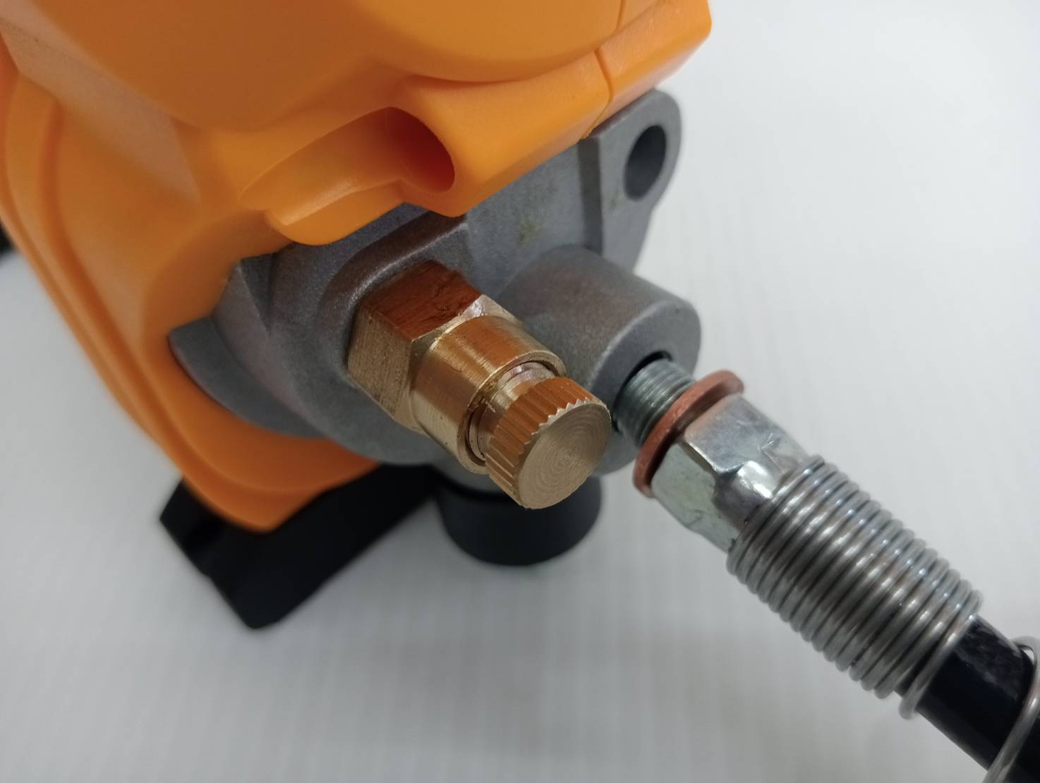 เครื่องอัดจารบี20V GGLI2010 INGCO