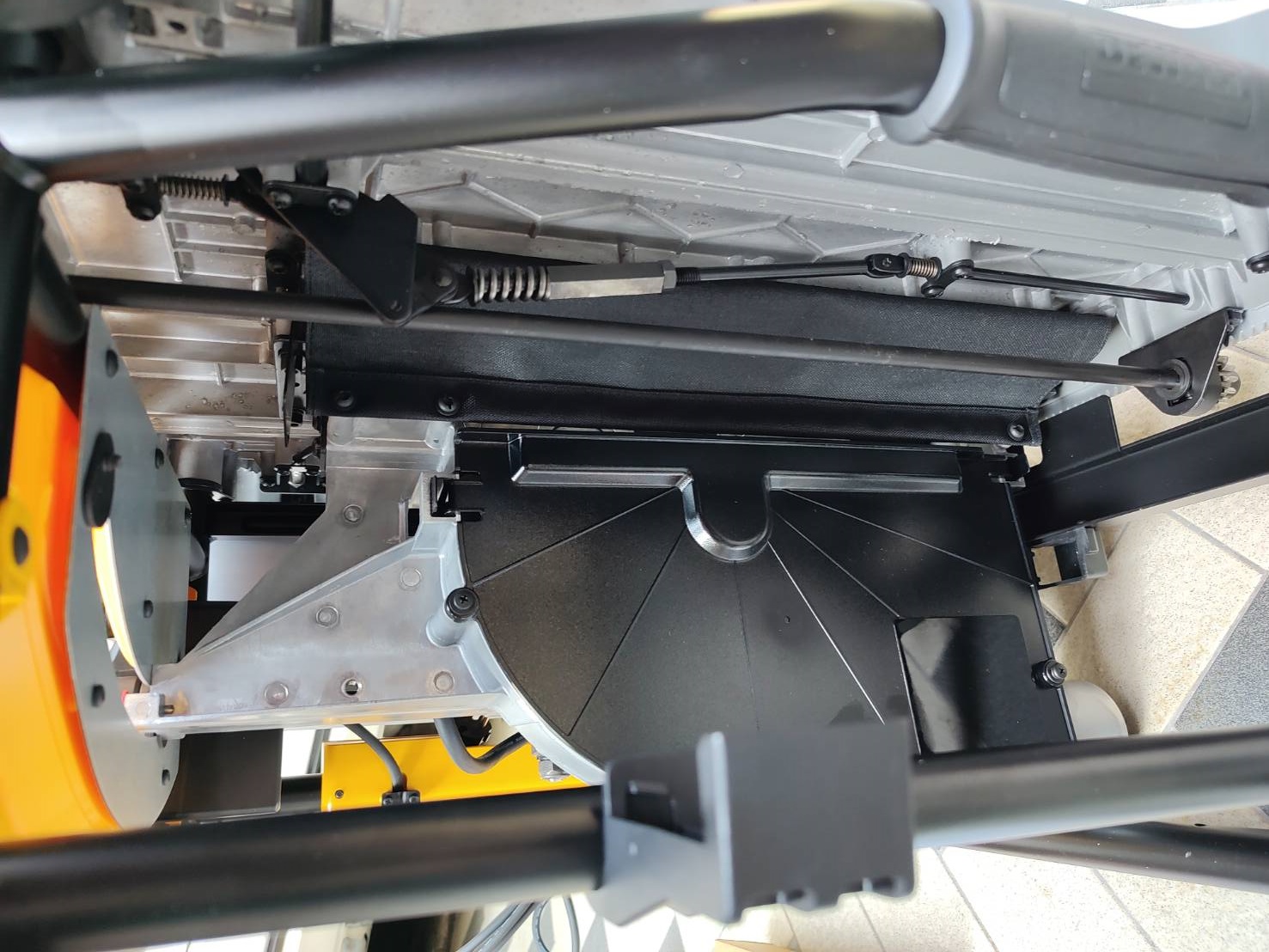 โต๊ะเลื่อยวงเดือน10" DWE7492A-IN DEWALT