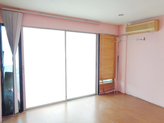 🚩H1213 ขายทาวน์เฮ้าส์ตามสภาพ หมู่บ้านอรุณธร ถนนสุขาภิบาล5 ซอย45 ทำเลดี ใกล้จุดขึ้นลงทางด่วนอาจณรงค์ ด่านจตุโชติ