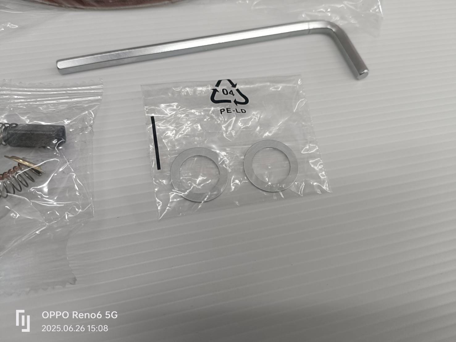 INGCO DWS105016 เครื่องขัดผนัง ด้ามยาว 1050W