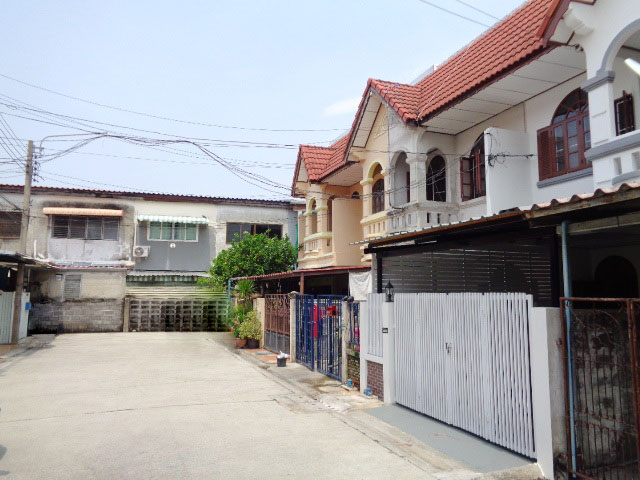 🚩H1254 ขายทาวน์เฮ้าส์ 16 ตารางวา หมู่บ้านเสนาวิลล่า2 ซอยคู้บอน27 แยก50 รีโนเวทใหม่ทั้งหลัง เดินทางสะดวก ใกล้แหล่งชุมชน