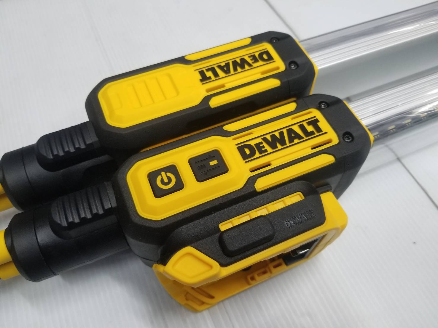 ไฟLED 12V-20V DCL045-XJ DEWALT