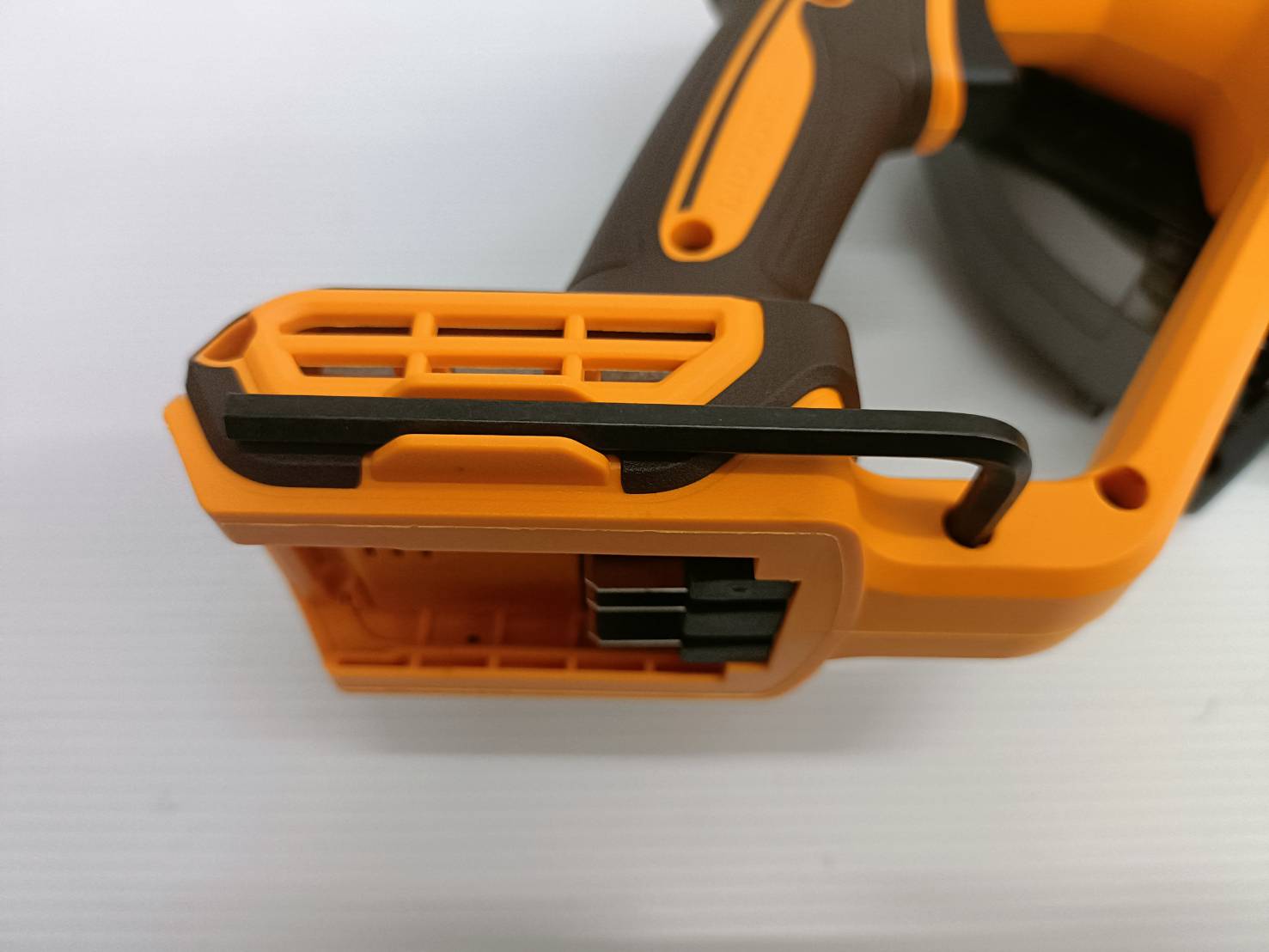 INGCO เลื่อยวงเดือนไร้สาย 20V 5 นิ้ว มอเตอร์ไร้แปรงถ่าน รุ่น CSLI14021