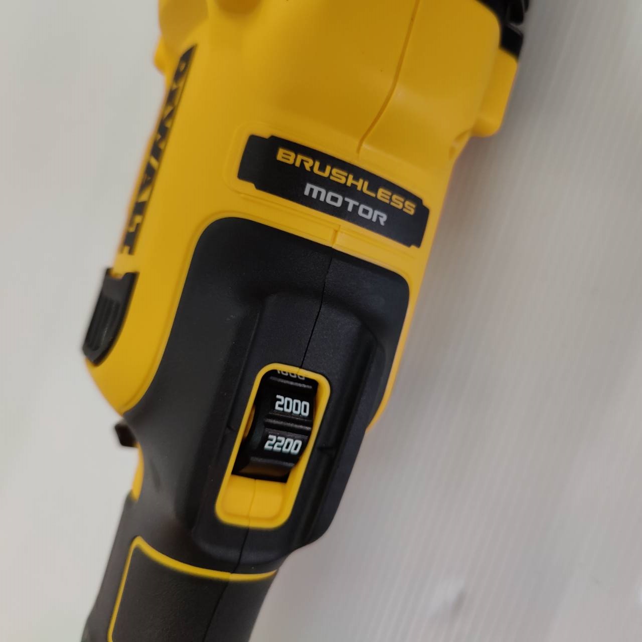 ขัดสีแบบโรตารี่7" DCM849N DEWALT