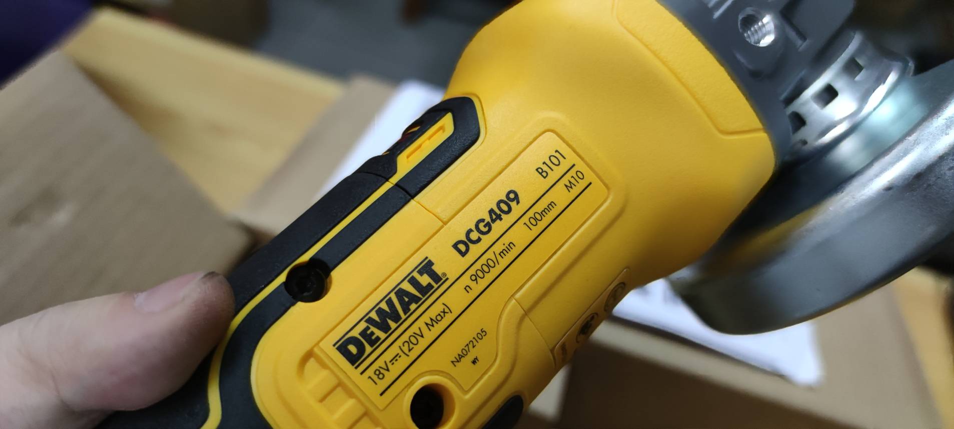 หินเจียรไร้สาย20V DCG409N-B1 DEWALT