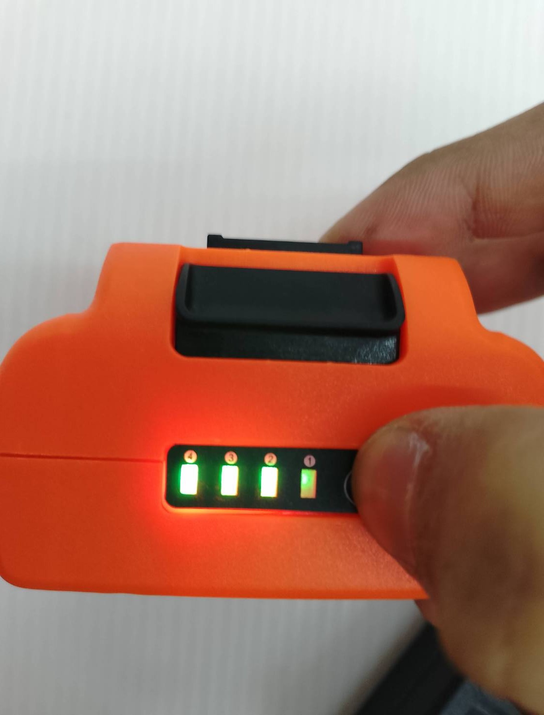 เครื่องดูดสั่นกระเบื้อง16.8V PTT-TV168V PUMPKIN #50326