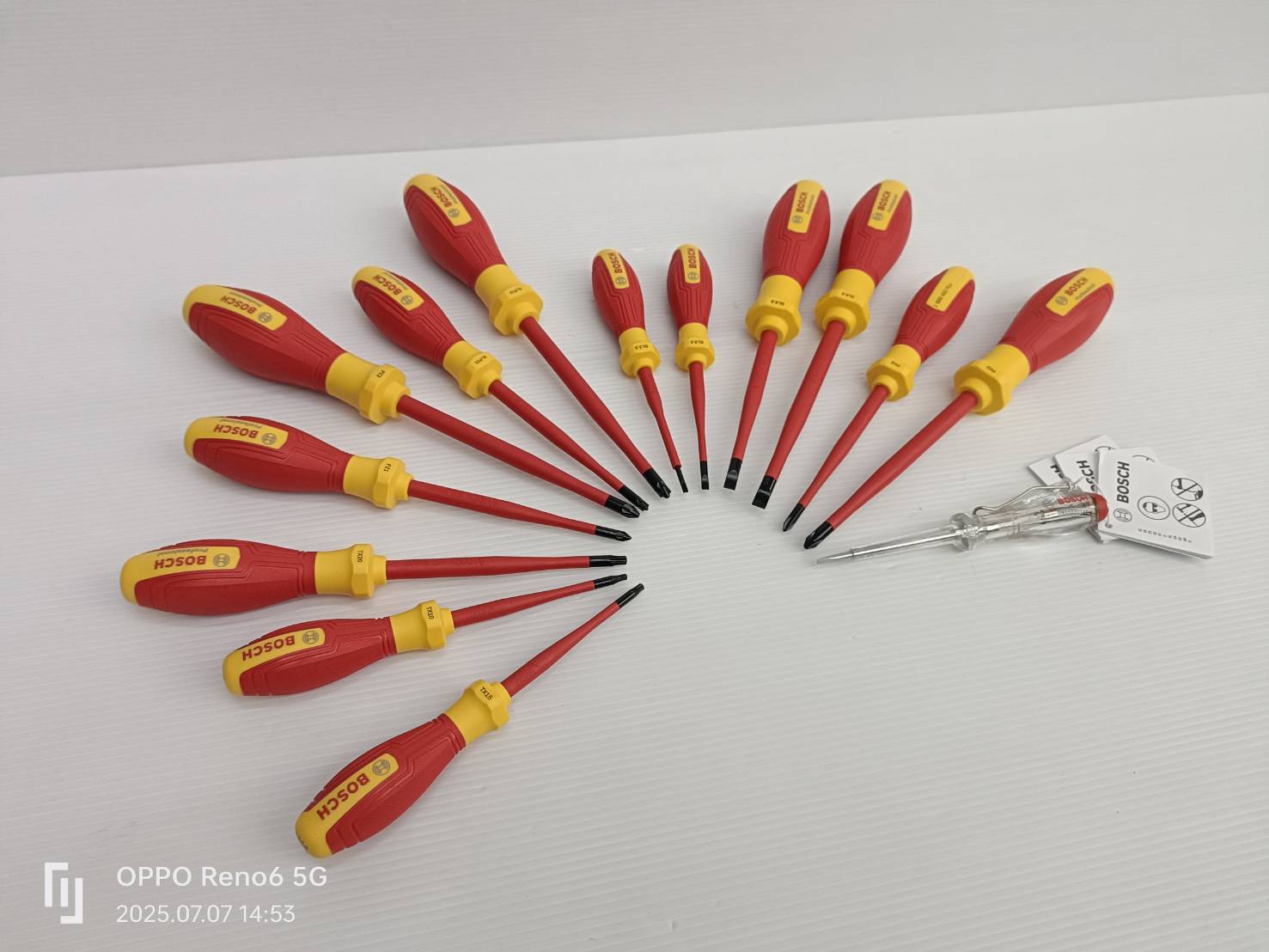 ชุดไขควงกันไฟ VDE 14 ชิ้น 1600A02NF9 BOSCH