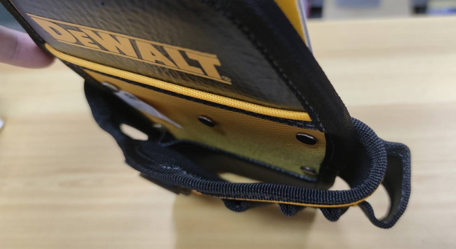 กระเป๋าคาดเอว6ช่อง DWST83486-1 DEWALT