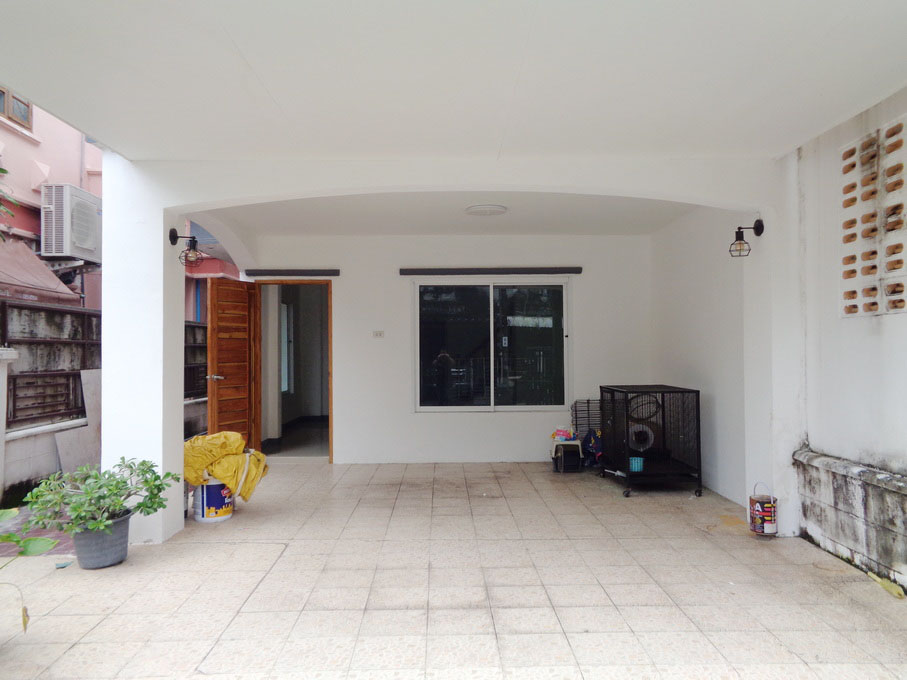 🚩 H1282 ขายทาวน์เฮ้าส์ รีโนเวท 26.1 ตารางวา หมู่บ้านเคซี รามอินทรา1 ซอยหทัยราษฎร์39 ใกล้สวนสัตว์เปิดซาฟารีเวิลด์ ใกล้วัดแป้นทอง 2.25 ล้าน ฟรีค่าโอน